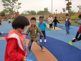 幼儿园体育游戏，玩绳子的乐趣与教育意义